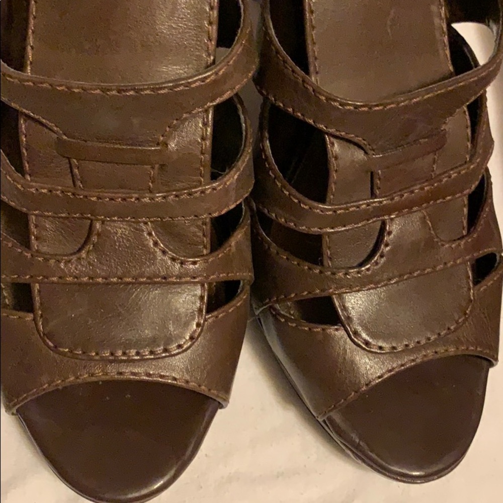 Shoes - Picture 4 of 5